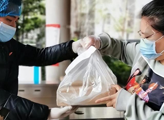 地摊小生意项目大全，地摊小生意项目大全十大快消品？