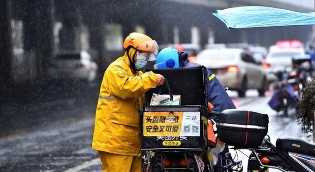 地摊小生意项目大全，地摊小生意项目大全十大快消品？