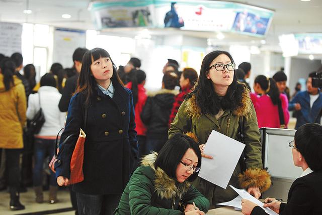 地摊小生意项目大全，地摊小生意项目大全十大快消品？